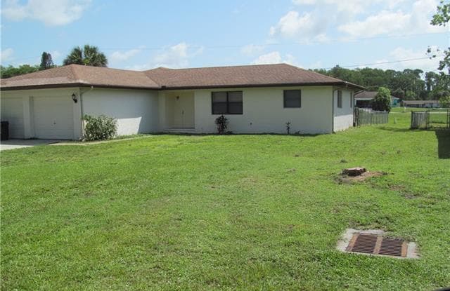 2175 Wyandotte AVE - 2175 Wyandotte Avenue, Lee County, FL 33920