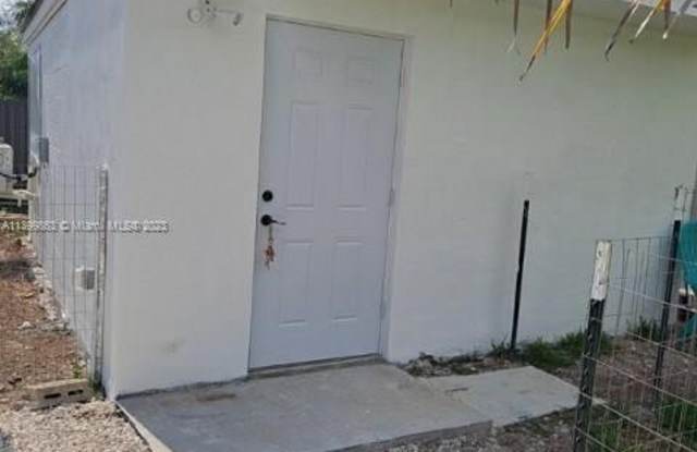 138 NW 5th Ave