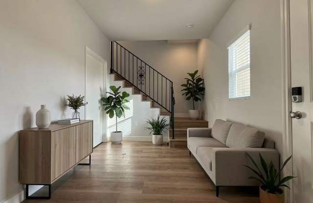 300 West Foothill Boulevard - 302A