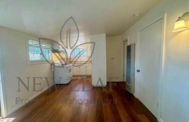 221 East Whitcomb Avenue 1/2