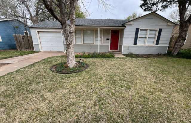 2/1 in Medical District! - 4012 32nd Street, Lubbock, TX 79410