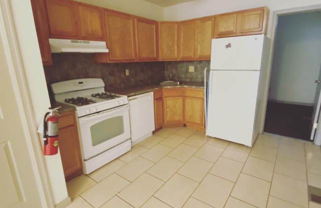 4 Bedroom House steps from Temple University
