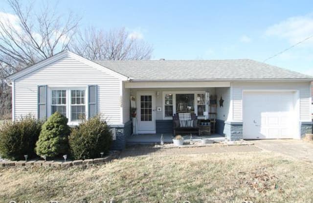 1447 S Thelma Ave - 1447 South Thelma Avenue, Springfield, MO 65807