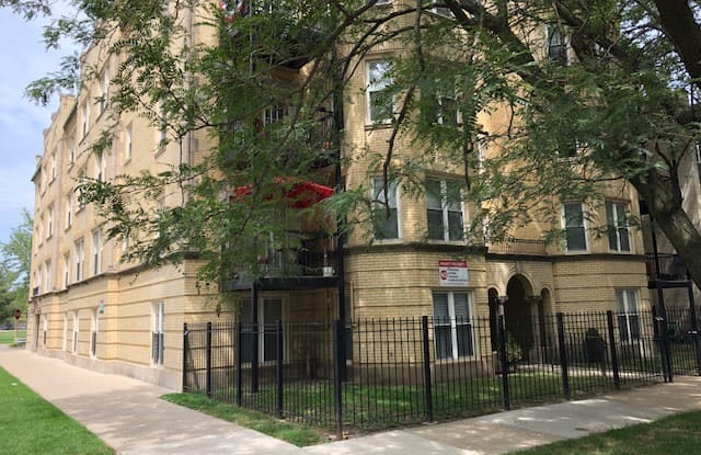 6511 N Oakley Ave # 105-1A - 6511 North Oakley Avenue, Chicago, IL 60645