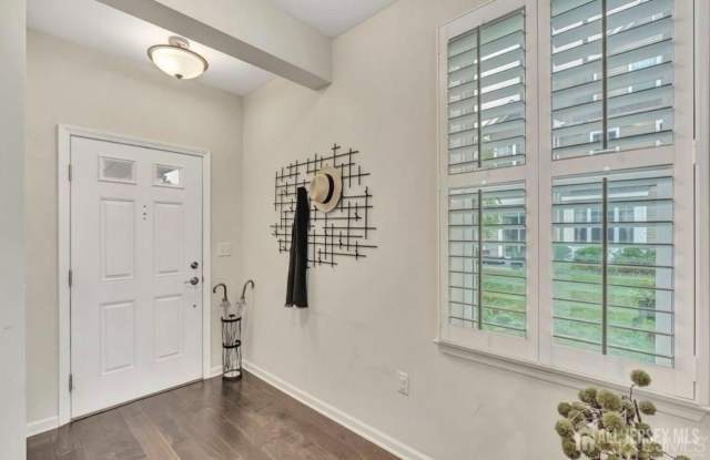 801 Greenland Square