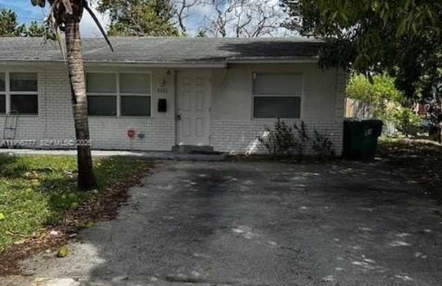 5221 NW 15th Ct