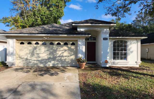 1673 HUDDERFIELD CIR E - 1673 Hudderfield Circle East, Jacksonville, FL 32246