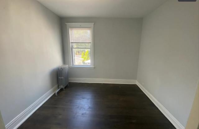 2548 North Kildare Avenue