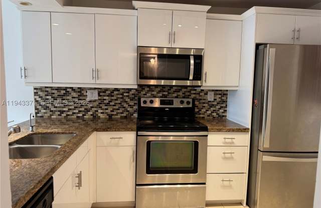 1831 Sabal Palm Dr