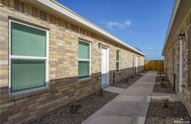 4906 N Hiawatha Drive unit: 1