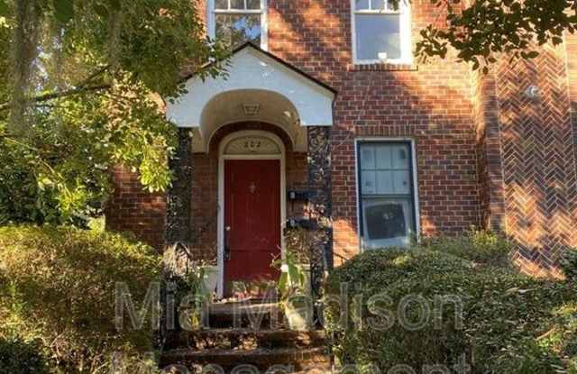 202 E 44th St A