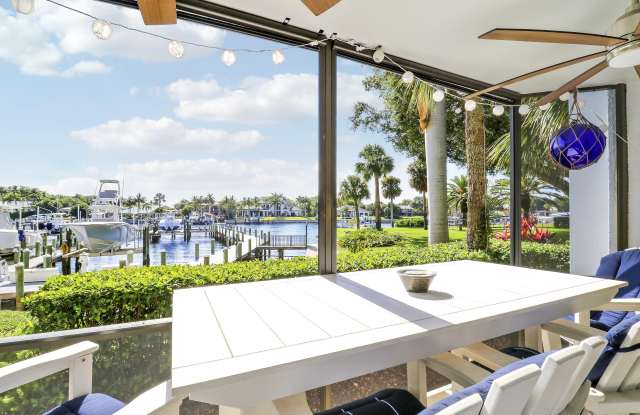 515 Bay Colony Drive N