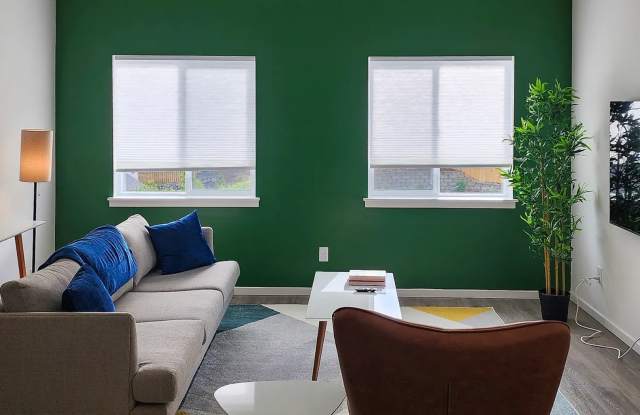 Beautiful, private 2 bed, 2.5 bath townhouse in Silverdale