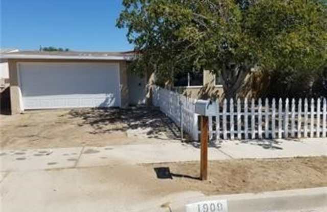 1909 Sunset Street - 1909 Sunset Street, Barstow, CA 92311