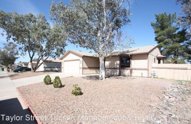 2580 W. Sunset Rd - 2580 West Sunset Road, Casas Adobes, AZ 85741