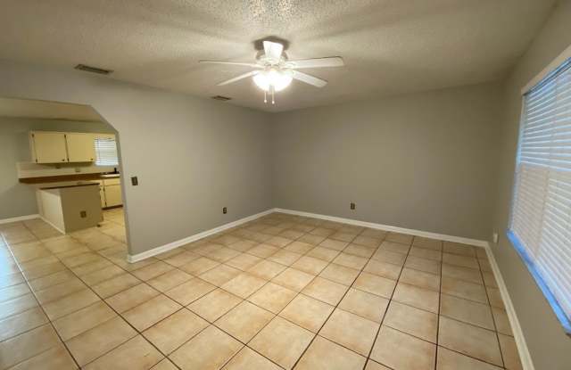 3 Bedroom 2 Bath Home in Edgewater for RENT!