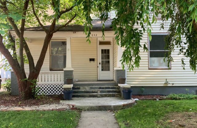 642 W Nichols - 642 West Nichols Street, Springfield, MO 65802