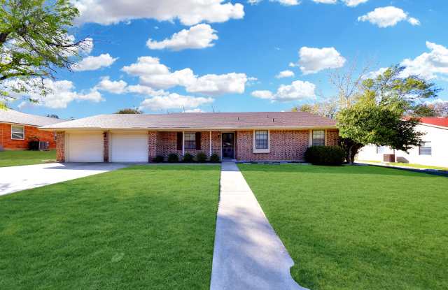 Photo of 2404 N Beal St