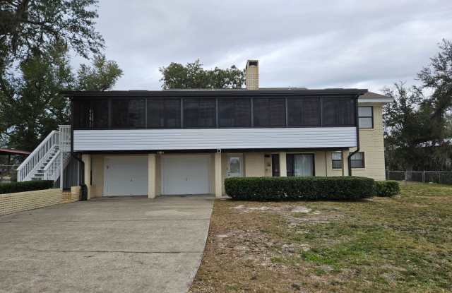 Peaceful, Entertainer's Dream on the Waterfront in Beautiful Donalson Point!