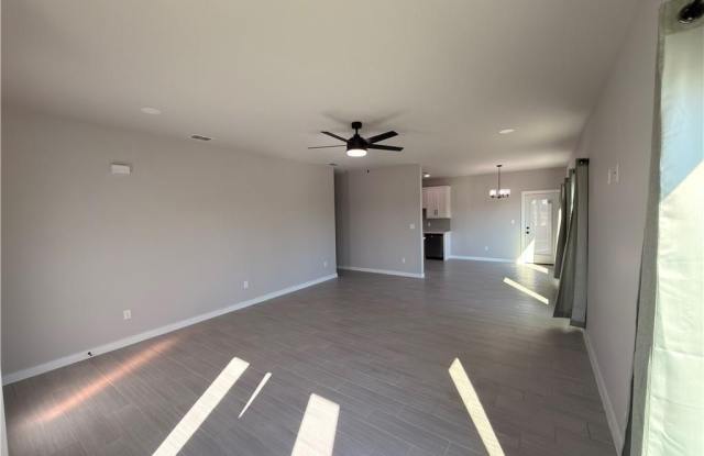 3513 E Barkley Street