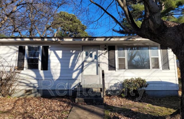 1324 Todd Ave - 1324 Todd Avenue, Dyersburg, TN 38024