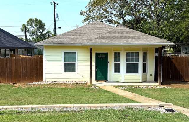 DENISON TX 3/2 NEAR DOWNTOWN! ALL APPLIANCES INCLUDING WASHER/DRYER