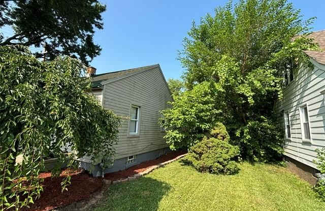 6709 EVERGREEN Avenue