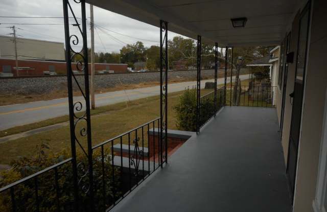 Charming 3-Bedroom, 1 Bathroom Ranch