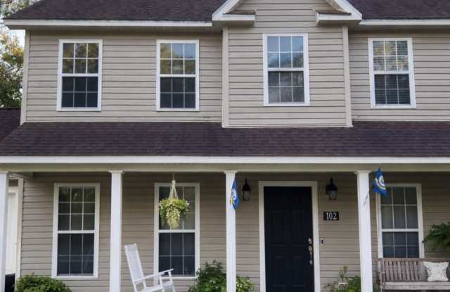 Photo of 102 Elliott Way