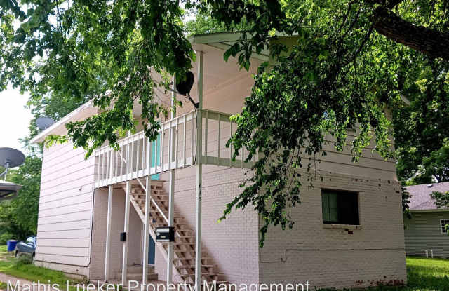 615 W 12th Apt 2