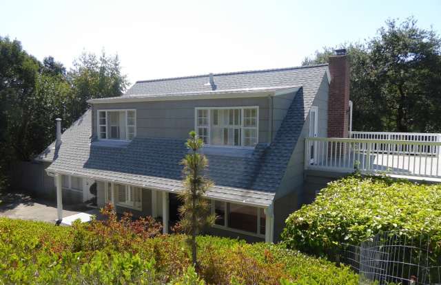 SPACIOUS AND SECLUDED THREE BED / TWO BATH HOME IN ROSS WITH POOL