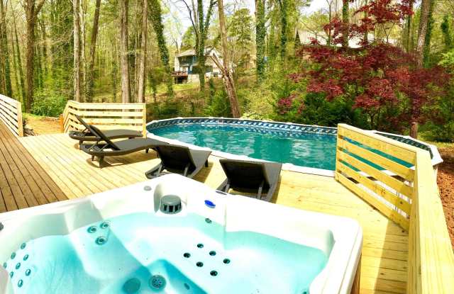 FURNISHED: Modern 6 Bdrm (7 beds) Home w/*HotTub*BBQ*Foosball*SUMMER:Pool -Close To Airport