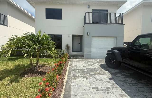 Photo of 1327 NW 2nd Ln