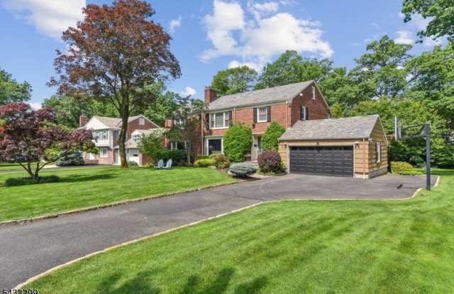 71 Whiteoak Dr