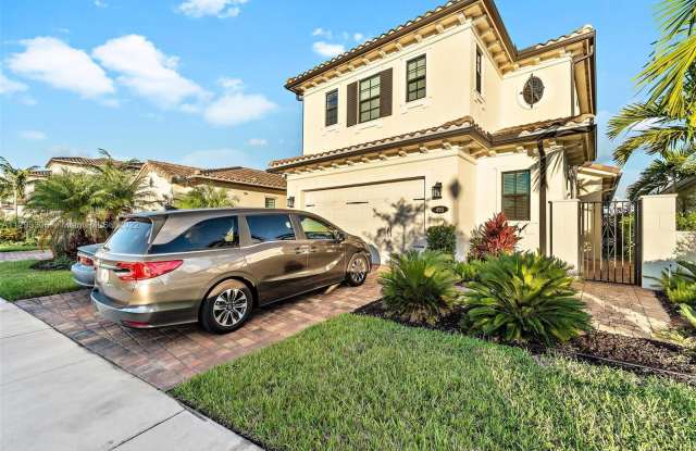 495 SW 113th Ln - 495 Southwest 113th Lane, Pembroke Pines, FL 33025