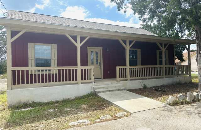 1005 Live Oak Dr