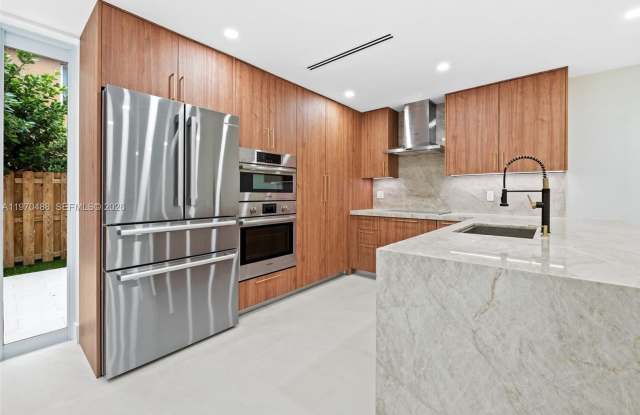 8511 NW 141st Terrace 405, Miami Lakes, FL 33016