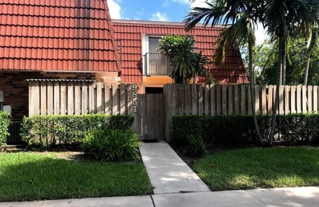 9851 NW 6th Pl - 9851 Northwest 6th Place, Plantation, FL 33324