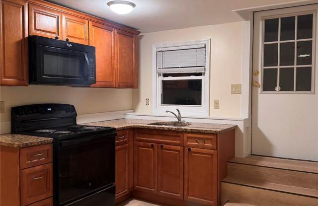 62 Warwick Road unit: Lower