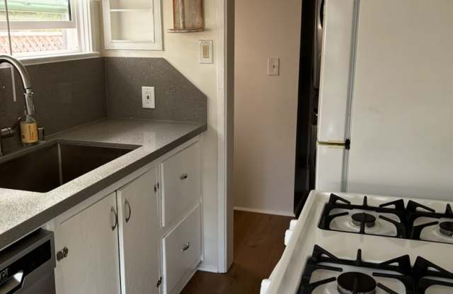 Photo of 724 Crestmoore Place