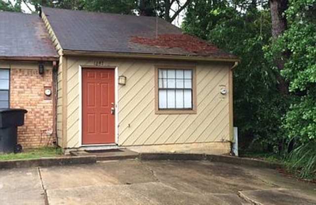 Perfect 1 Bedroom 1 Bathroom! - 1237 Continental Court, Tallahassee, FL 32304