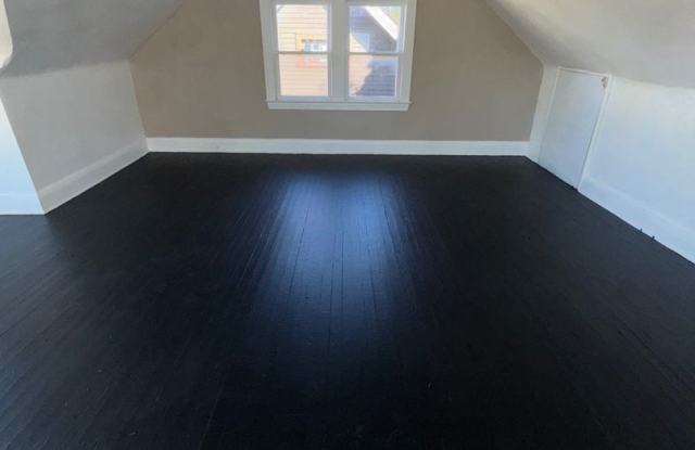 Charming 3-Bedroom Property in Prime Location (SECTION 8 VOUCHERS ACCEPTED)