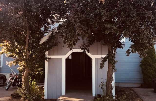 135 Bitterbrush Ct. #B