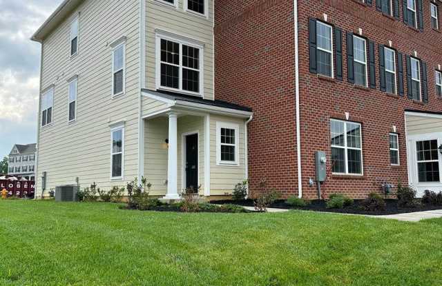 End unit townhome in Darley Green! - 401 Lenape Way, Claymont, DE 19703