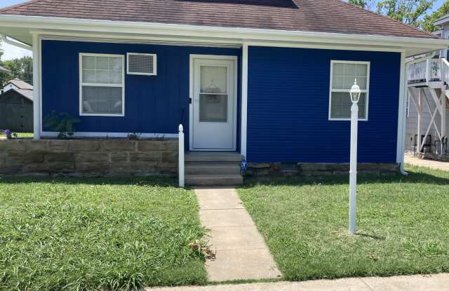 211 E Will Rogers Blvd