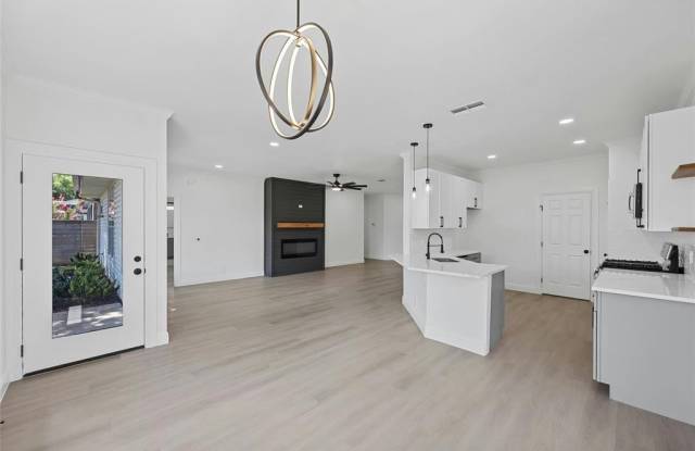 2322  Loquat LN