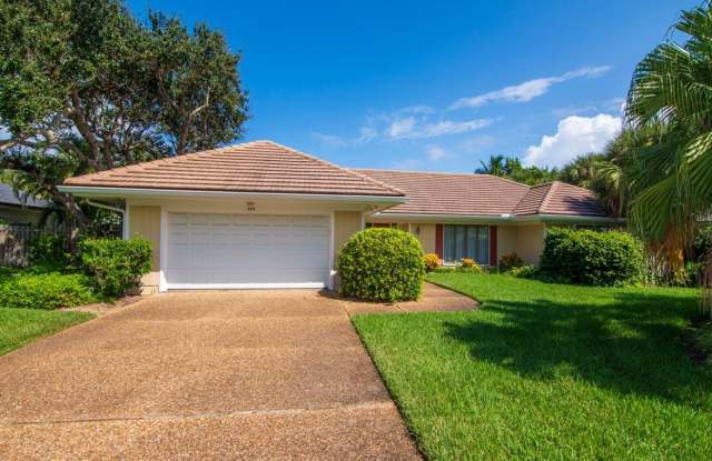 Seasonal Rental Steps from the ocean!