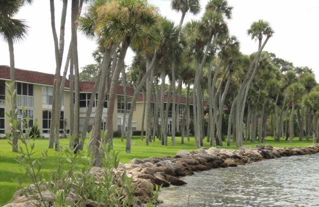 230 Cape Shores Circle unit: 17G