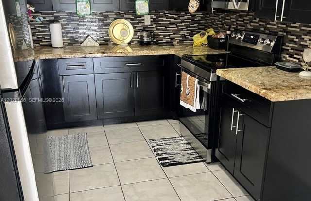 3621 NW 95th Ter