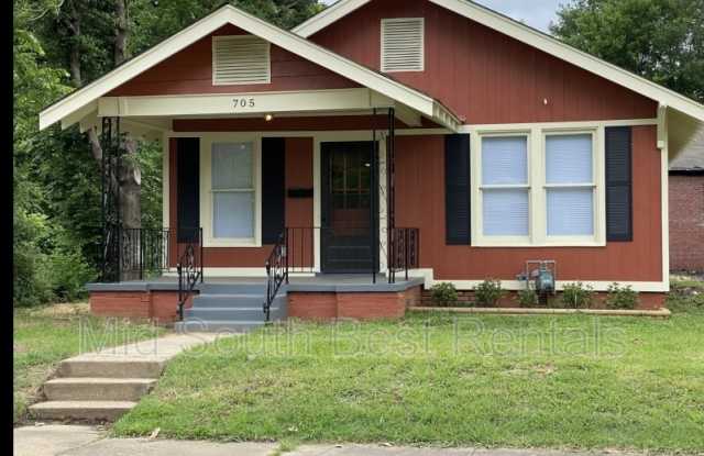 705 W 16th St